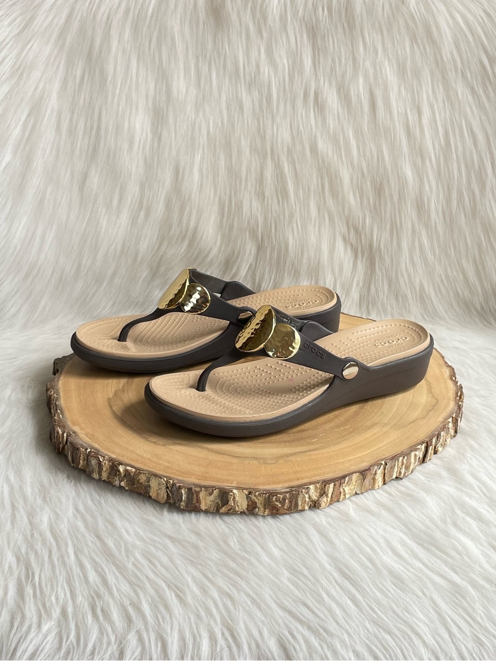 LIKE NEW CROCS Sanrah hammered circle wedge sandals